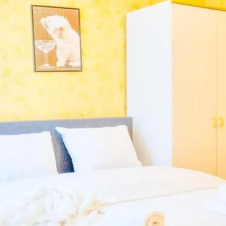 Cozy 4 Person Retreat Near Beach Apartman *