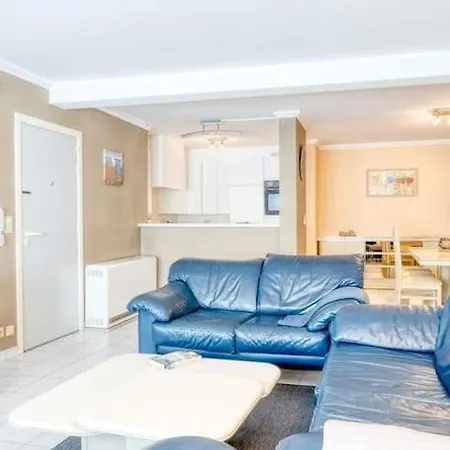 Cozy 4 Person Retreat Near Beach Apartman Blankenberge