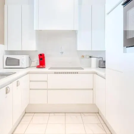 Cozy 4 Person Retreat Near Beach