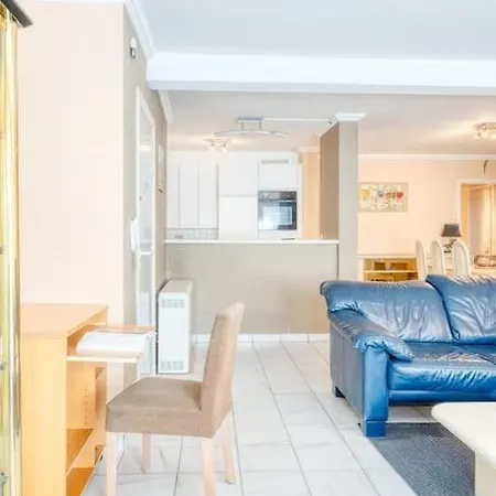 Cozy 4 Person Retreat Near Beach Apartman