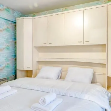 Apartman Cozy 4 Person Retreat Near Beach